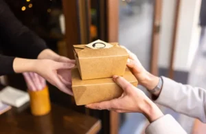 كيف تُشعل الوجبات السريعة الالتهابات داخل الجسم؟